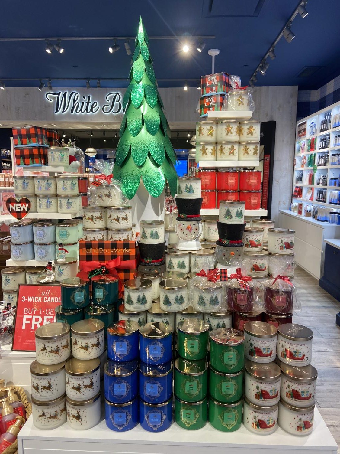 bath and body works candle that smells like christmas tree